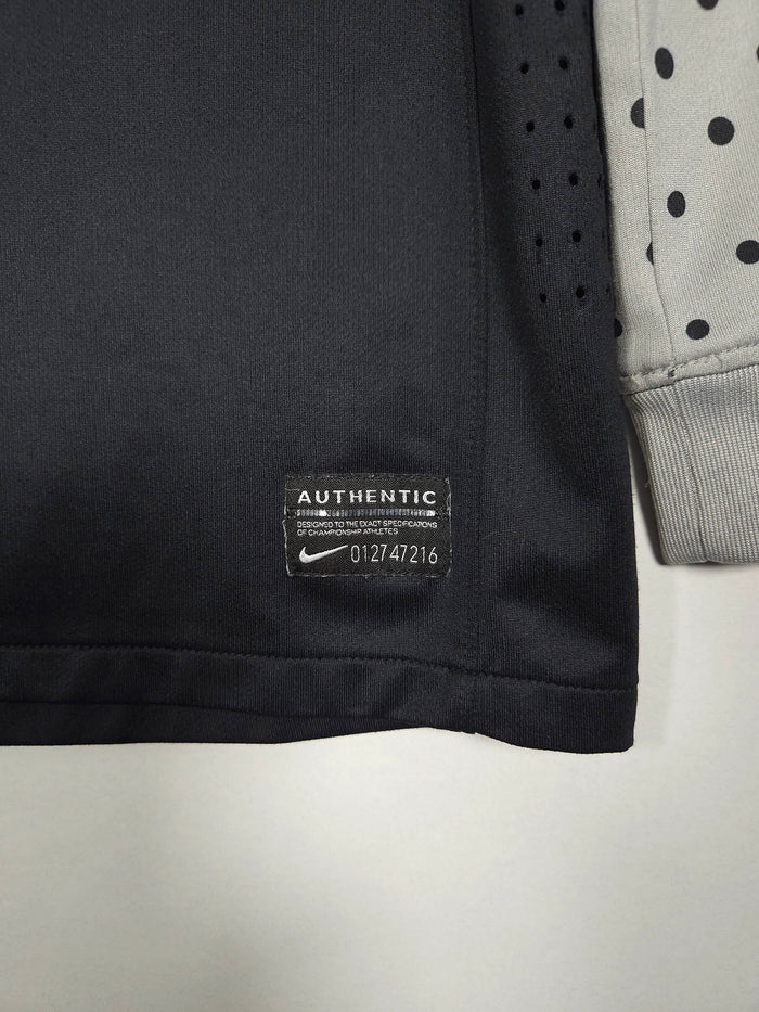 2010 Netherlands Goalkeeper Shirt (Pro) - detailed view